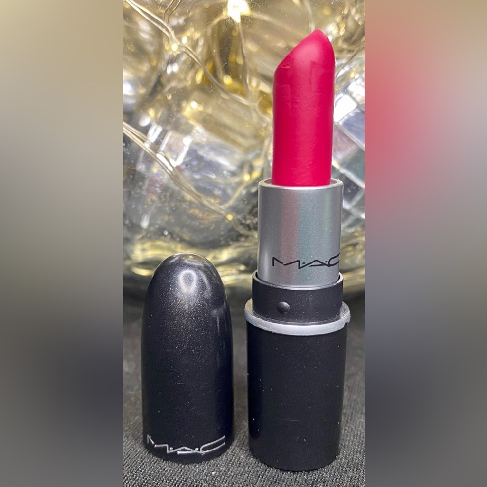 MAC LIPSTICK ALL FIRED UP